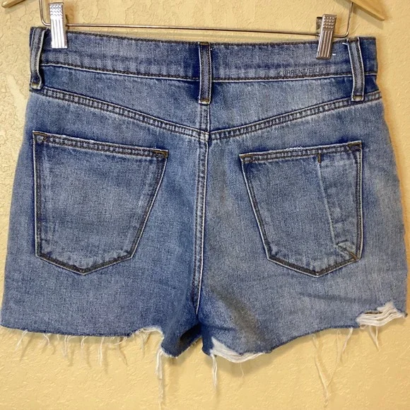 Current/Elliot Distressed Denim Shorts Medium Wash Blue Size 26, 100% Cotton - Picture 2 of 6